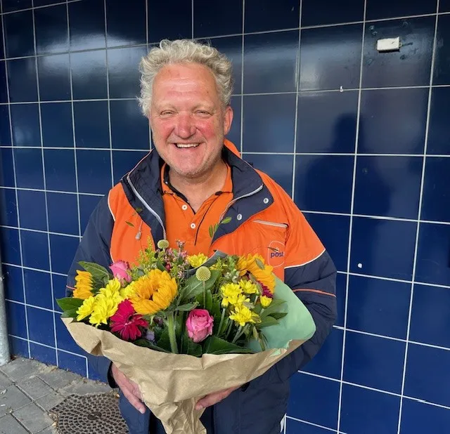 Jankees Faas in de bloemen gezet door Omroep van de Bollenstreek